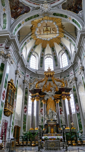Hochaltar der Jesuitenkirche St. Ignatius und Franz Xaver in Mannheim photo