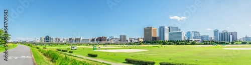 Photography 青空広がる多摩川河川敷と川崎駅前のビル群【神奈川県・川崎市－東京都・大田区】　
Panoramic view along the Tama River with