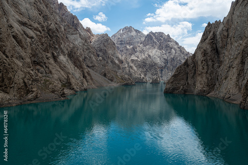 El remoto Lago Kel Suu de Kirguistán