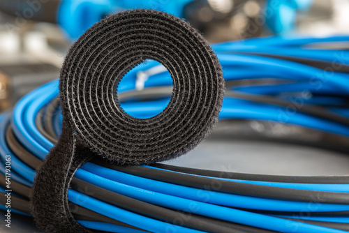 Foto Roll of hook and loop, velcro tape with bundle of cables, electrical installatio