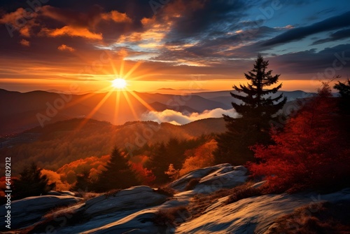 Herbstlicher Sonnenuntergang über den Bergen. © kashiStock