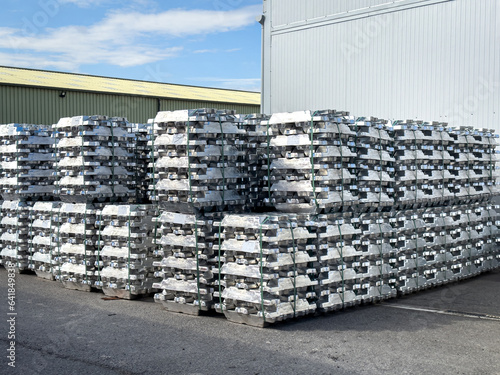 Fotografie Raw stacks of  Aluminum ingots for melting