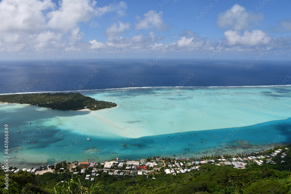 Paradise view on pacific ocean (turquoise lagoon) in Maupiti | French Polynesia Paradise view on pacific ocean (turquoise lagoon) in Maupiti | French Polynesia