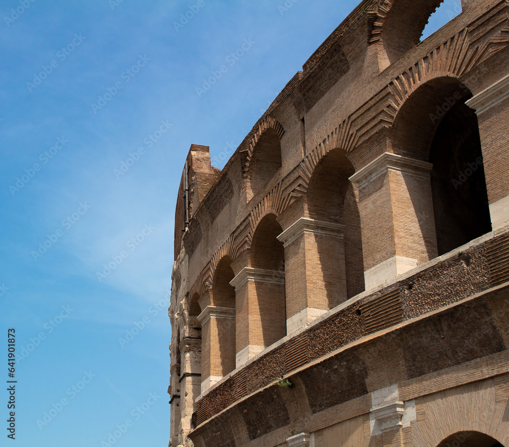 details of the colosseo colosseum