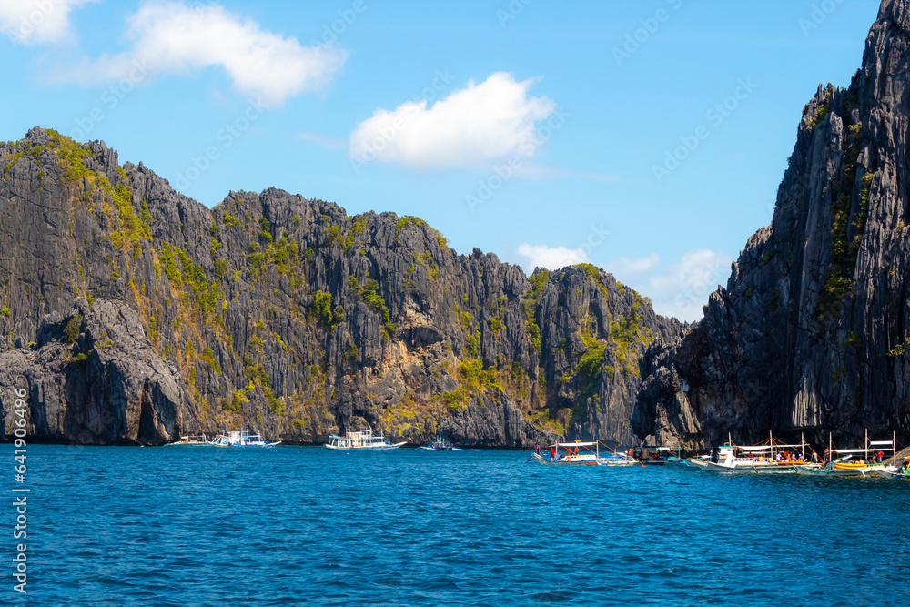 Obraz premium Tropical island with bangca traditional philippines boat, El Nido, Philippines