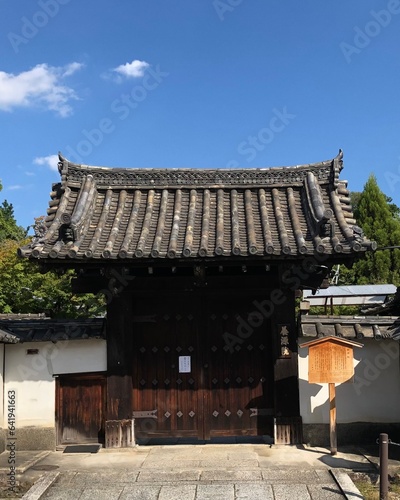 京都市東山区の養源院
The scene of an entrance gate to the Yougen-temple 
 at Higashiyama in Kyoto City