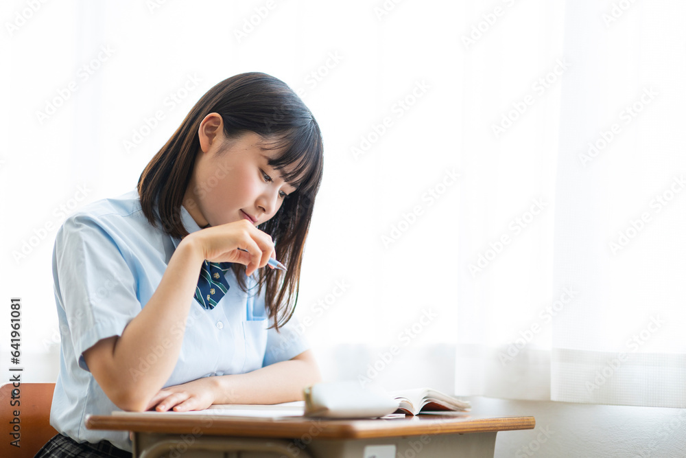 授業を受ける学生 授業を受ける学生