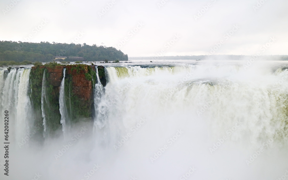 powerful-devil-s-throat-of-iguazu-falls-at-argentinian-side-iguazu