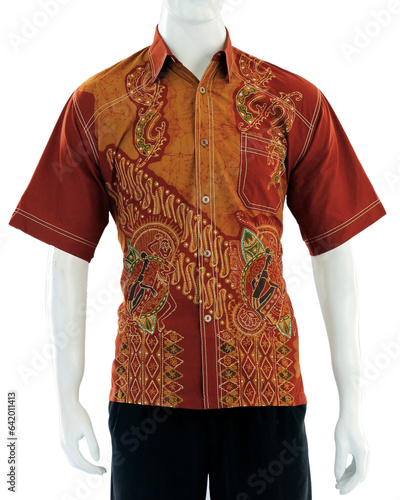 Short sleeve shirt for men, accented with batik motifs.