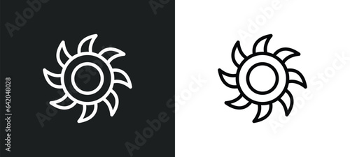 Fotografia saw blade icon isolated in white and black colors