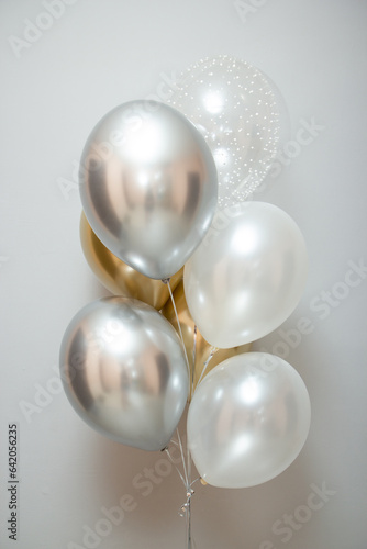 bundle of latex chrome helium balloons © Анастасия Жукова