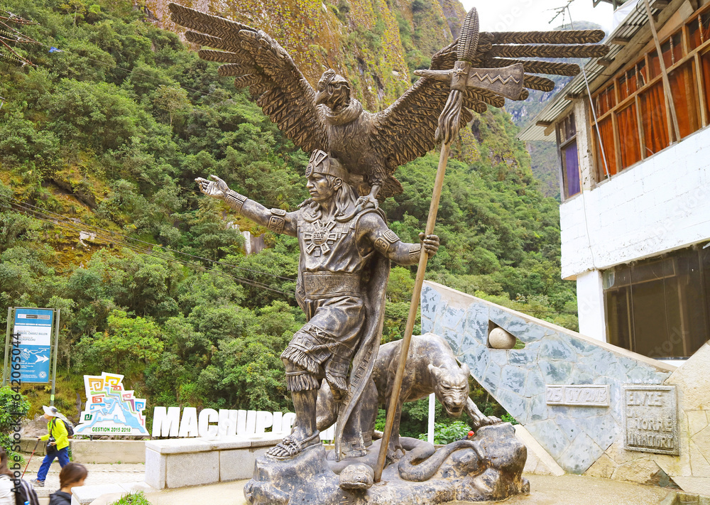 Αυτοκόλλητο Monument of the Inca Cosmological Trilogy at Aguas Calientes or Machupicchu Pueb