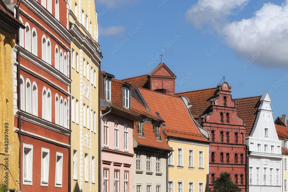 Stralsund - bunte Häuserzeile in der Altstadt, Mecklenburg-Vorpommern, Deutschland, Europa
