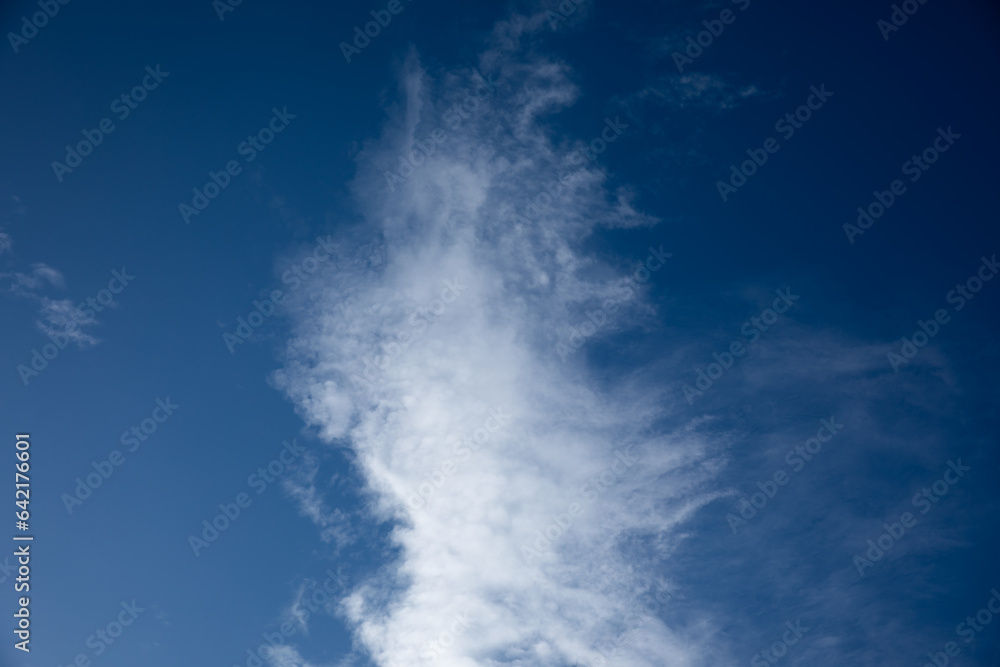 Błękitne niebo z białymi chmurkami, blue sky	 - obrazy, fototapety, plakaty 