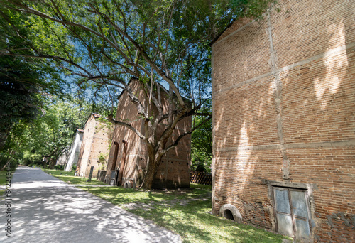 The decorated old tobacco curing barn blends perfectly with the beautiful natural style.