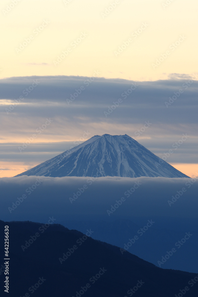 雲海に浮かぶ黎明の富士山 雲海に浮かぶ黎明の富士山
