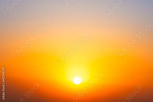 Obraz na płótnie Sunset sky clear sunset sky with no clouds, sun and sun rays w salonie