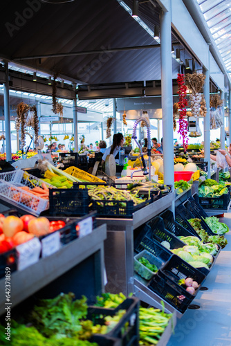 Obraz na płótnie traditional market with fruits and vegetables. w salonie