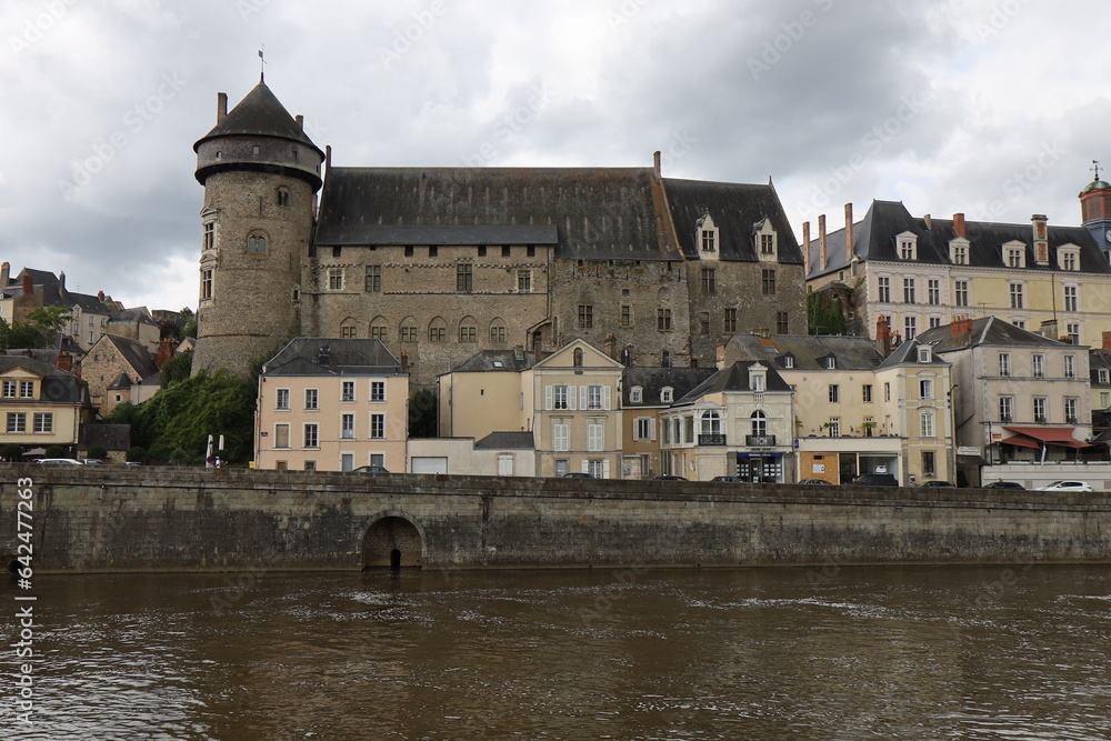 Le château de Laval, vu de l'extérieur, ville de Laval, département de la Mayenne, France