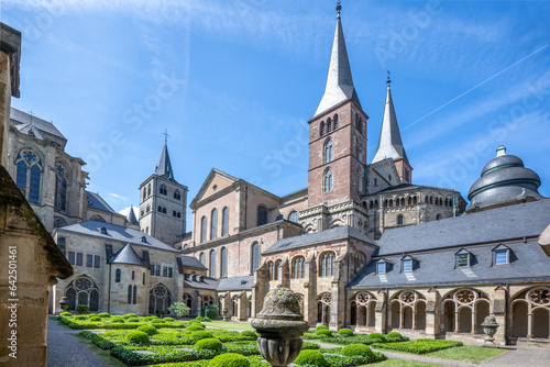 Cloitre de la cathédrale Saint Pierre à Trèves en Allemagne photo
