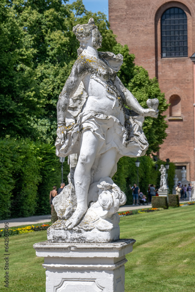 Fototapeta premium Statue dans le Palais princier de Trèves en Allemagne