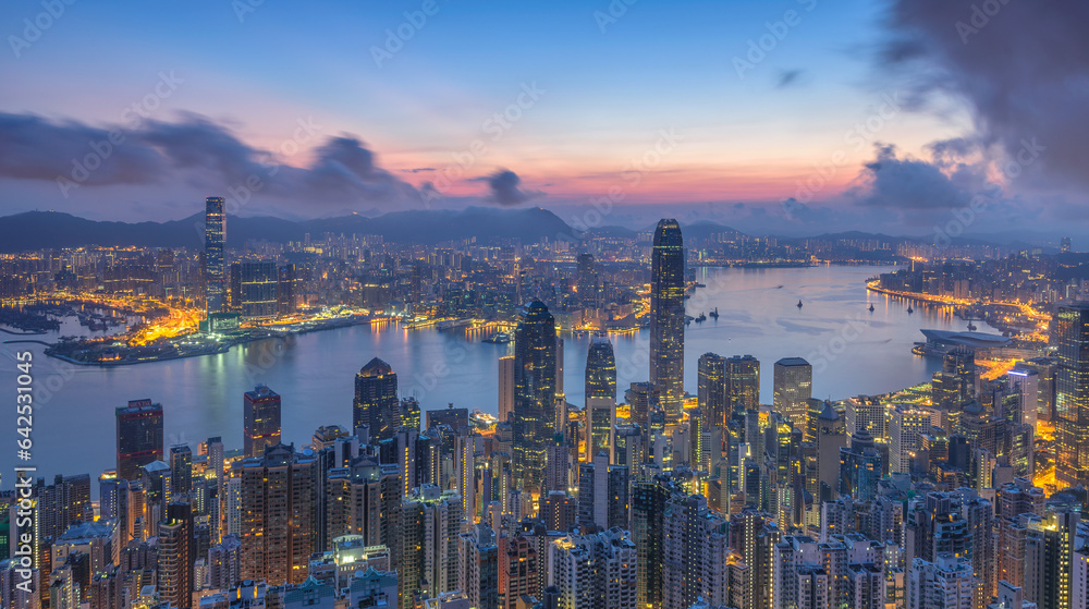 Fototapeta premium city skyline at sunset of hong kong victoria harbor