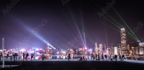 Foto laser show over hong kong city at night