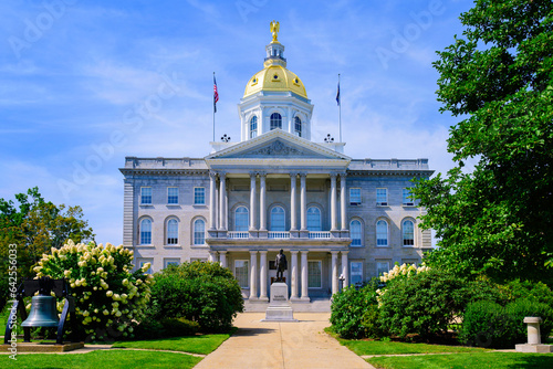 Tableau sur toile New Hampshire State House, Gold-domed State government office in Concord, New Ha