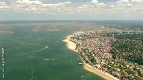 vue aérienne d'Arcachon et du bassin