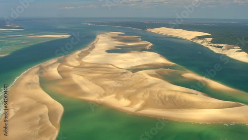 aerien de la dune du pilat avec banc d'arguin et bassin d'arcachon photo
