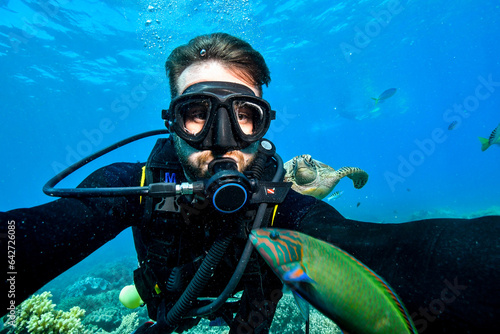 selfie of a scubadiver in tropical water © Juanmarcos