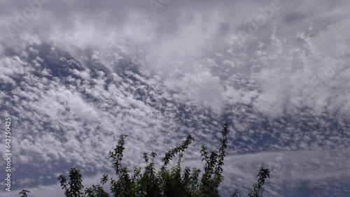 青空に変わった雲