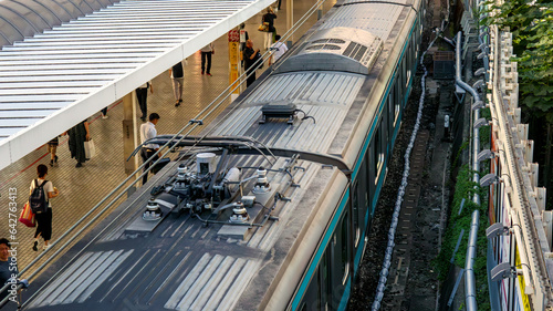 電車の屋根上