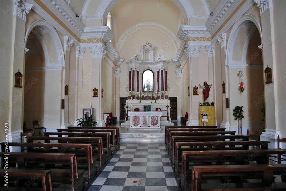 Tropea - Interno della seicentesca Chiesa del Santo Rosario