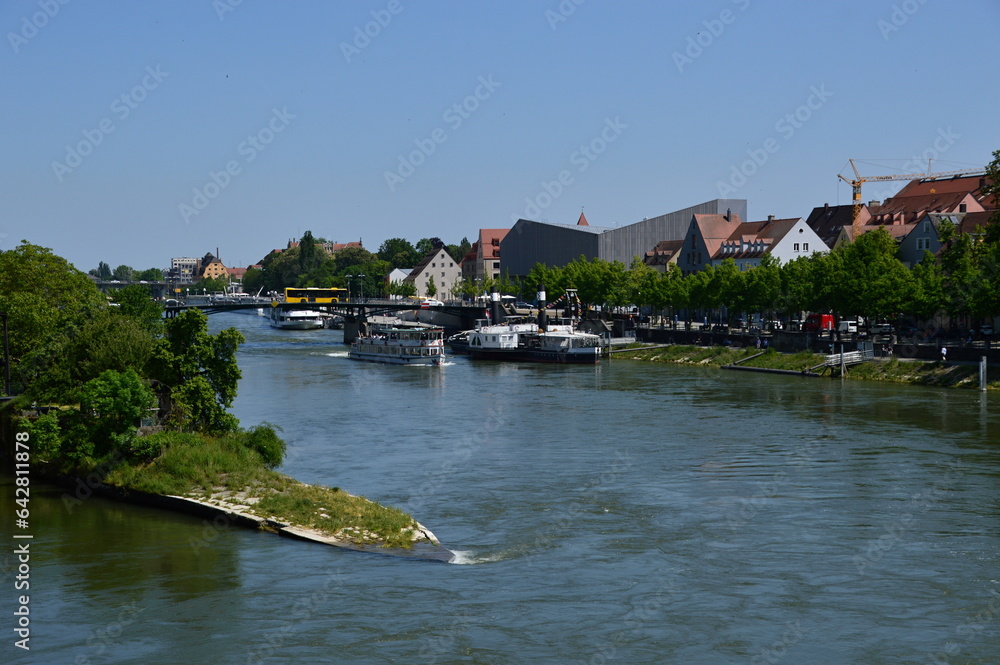 Obraz premium Panorama at the River Danube in the Town Regensburg, Bavaria