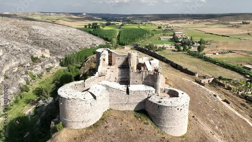 vistas del bonito castillo de Berlanga de Duero en la provincia de Soria, España