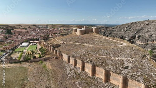 vistas del bonito castillo de Berlanga de Duero en la provincia de Soria, España