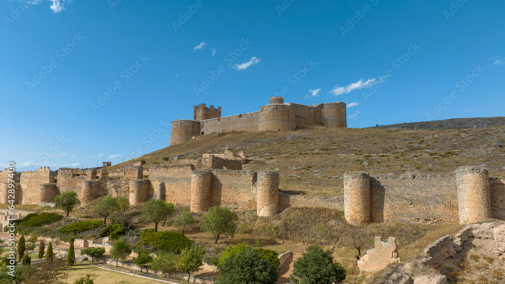 vistas del bonito castillo de Berlanga de Duero en la provincia de Soria, España	