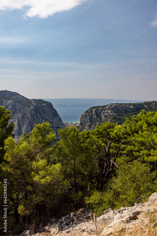 Naklejka premium Mountain View Over Omis, Cetina River, Adriatic Sea, and Brac Island