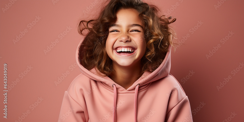Junges jugendliches Mädchen lacht herzhaft in voller Freude im Querformat als Banner, ai generativ Junges jugendliches Mädchen lacht herzhaft in voller Freude im Querformat als Banner, ai generativ