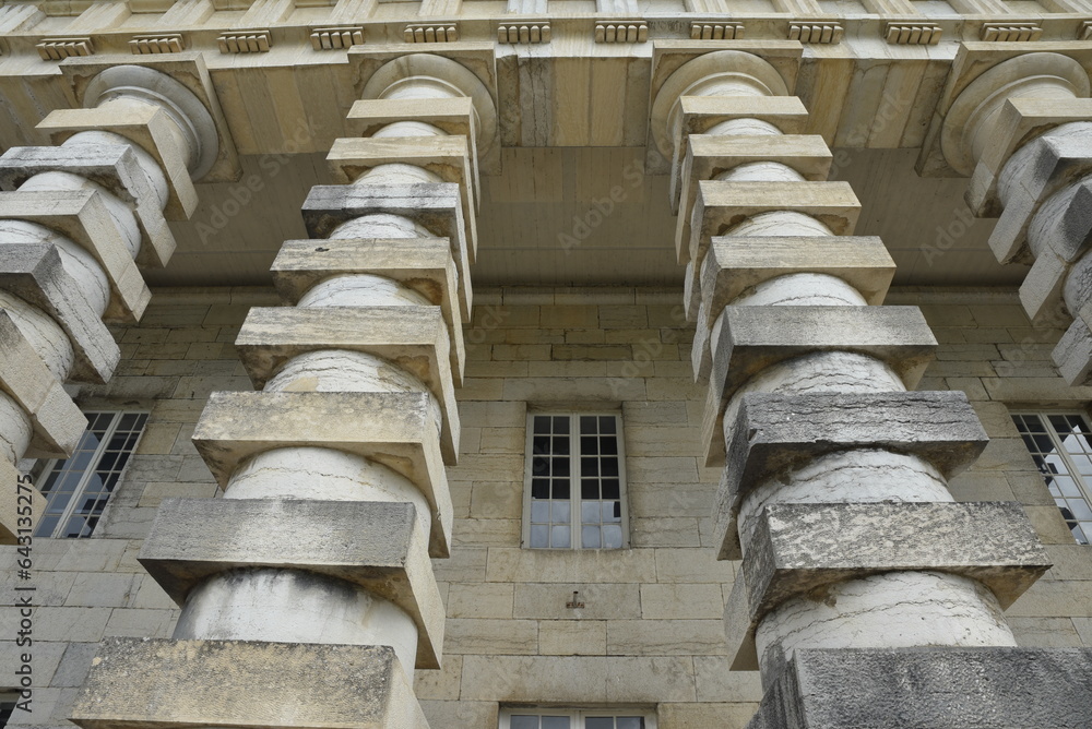 Obraz premium Colonnade de la saline d'Arc-et-Senans. France