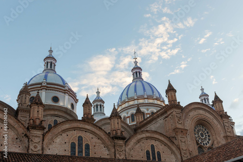 Foto de la parte lateral de la catedral primada de cuenca Ecuador  photo