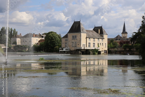 La rivière le Loir dans la ville, ville de La Fleche, département de la Sarthe, France