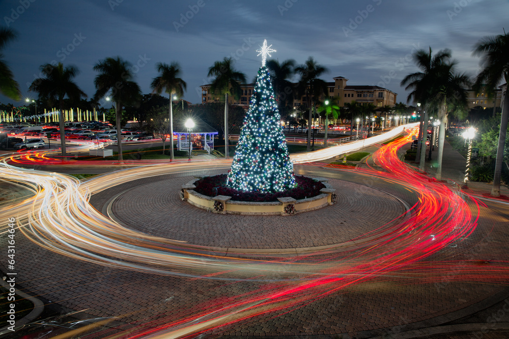 Christmas car trails, Fort Pierce, Florida. - obrazy, fototapety, plakaty 