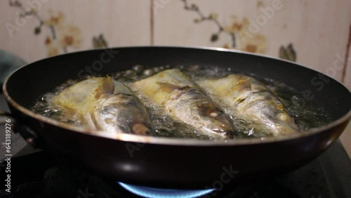 Cooking fish in a flat pan