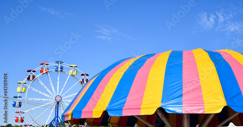 Foto Colorful amusement park carnival ride