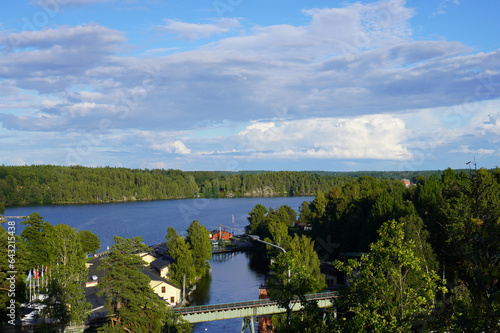 Blick von der Brücke auf den Dalsland Kanal und den See in Haverud in Schweden