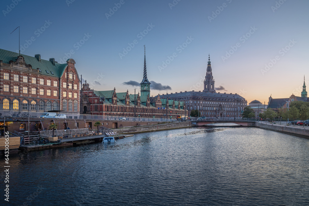 Φωτογραφία Copenhagen Canal Skyline and Slotsholmen with Borsen and Christianborg at sunset