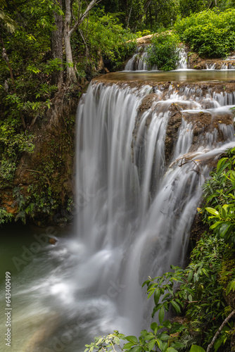 Fototapeta Naklejka Na Ścianę i Meble -  cachoeira na cidade de Bonito, Estado do Mato Grosso do Sul, Brasil