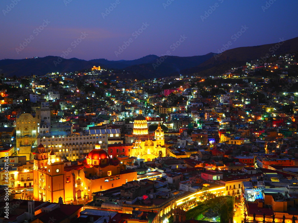 グアナファトの美しい夜景 メキシコ リメンバーミーの世界 | Beautiful night view of Guanajuato, Mexico